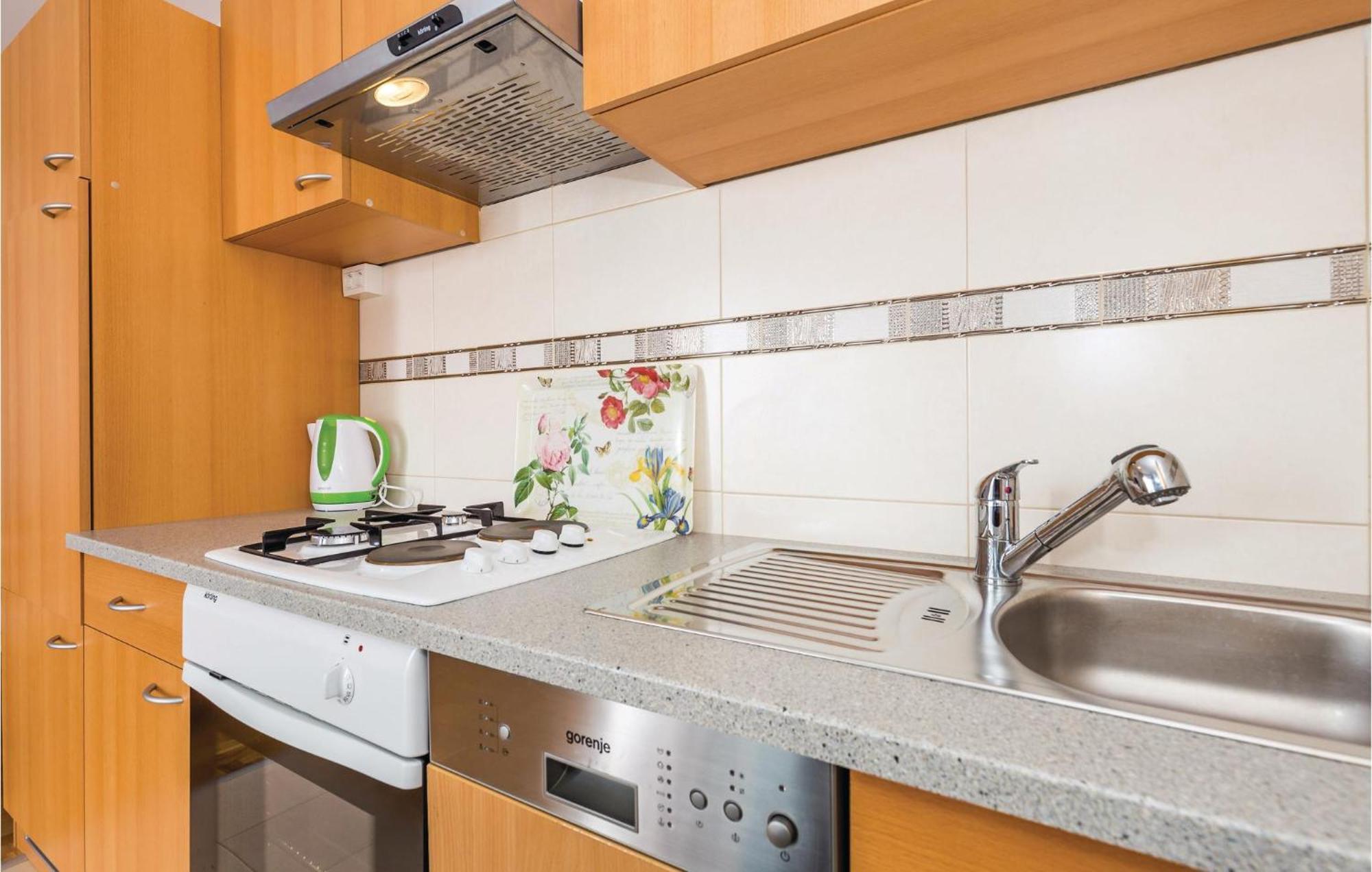 Stunning Apartment In Mošćenička Draga Buitenkant foto