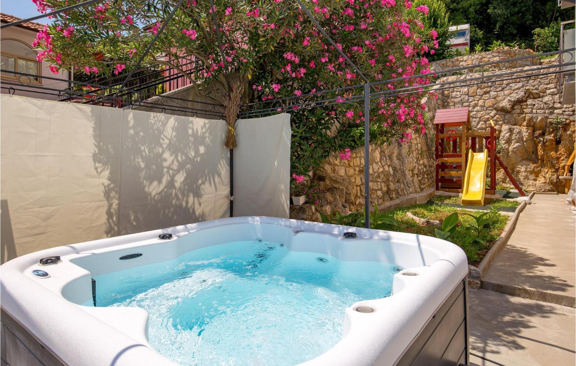 Stunning Apartment In Mošćenička Draga Buitenkant foto