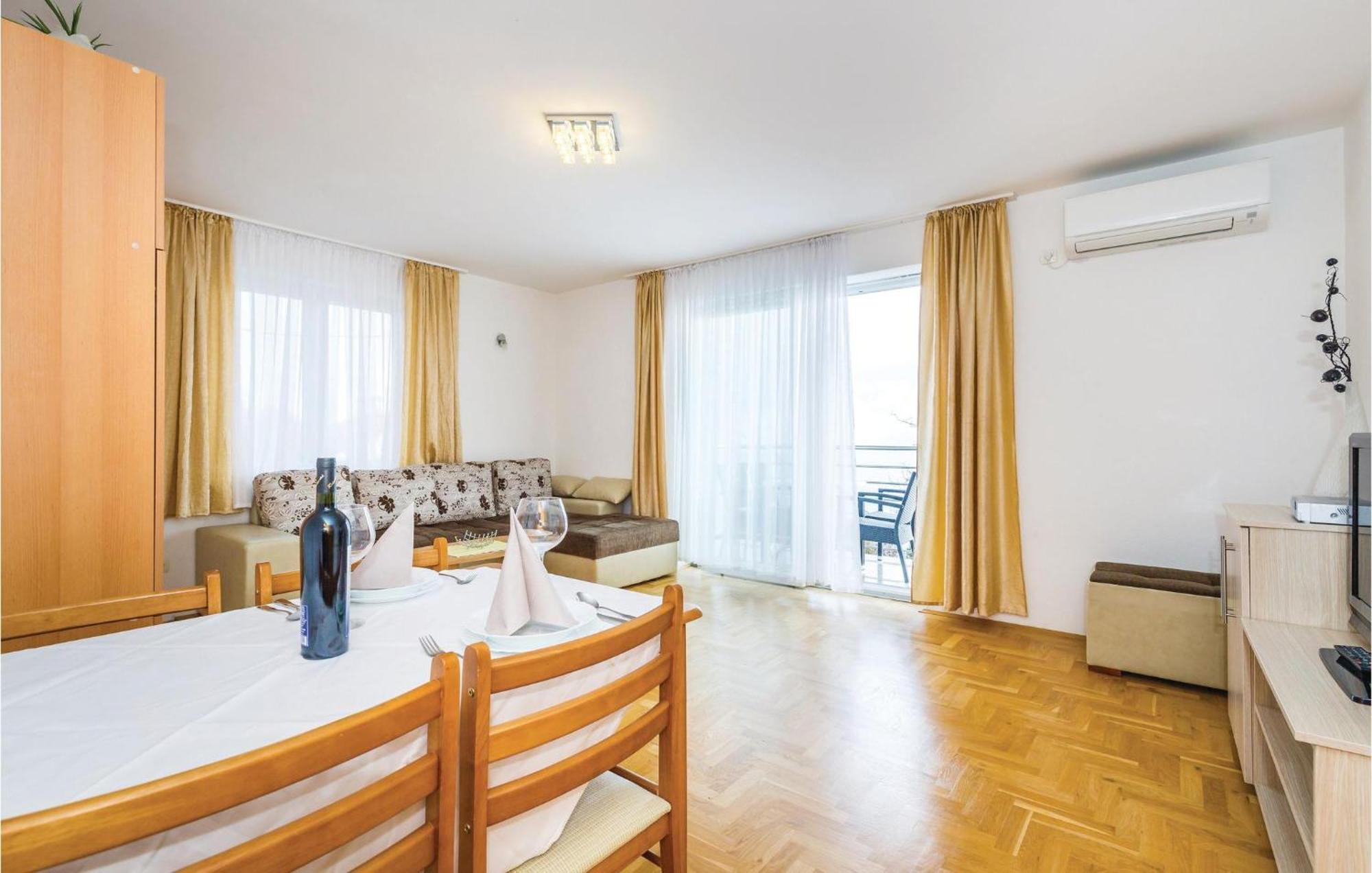 Stunning Apartment In Mošćenička Draga Buitenkant foto